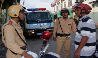 CATN: Khen thưởng 2 CSGT truy bắt đối tượng trộm cắp
