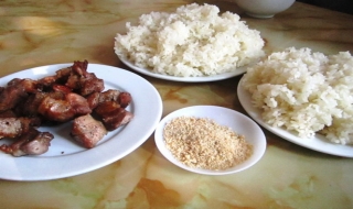 “Phải lòng” gạo nếp chân đèo Khau Phạ