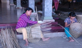 Tồn tại đã khó...