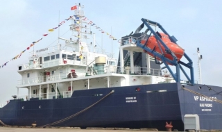 Trực thăng Singapore cấp cứu thuyền viên VN bị cướp biển bắn