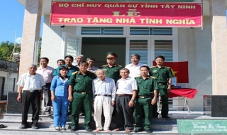 Bộ CHQS tỉnh: Trao nhà tình nghĩa tại Châu Thành và Tân Châu
