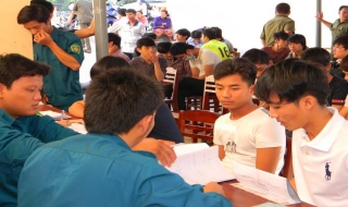 Gò Dầu: Khám sức khoẻ NVQS cho thanh niên