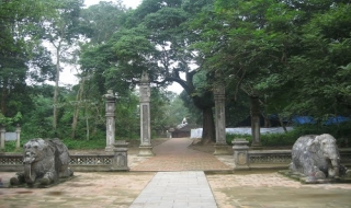 Thăm lăng mộ vua Lê Thái Tổ