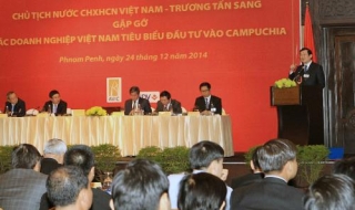 Chủ tịch nước thăm Đại sứ quán Việt Nam tại Campuchia