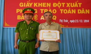 CATN: Khen thưởng đột xuất cá nhân trong phong trào Toàn dân bảo vệ ANTQ