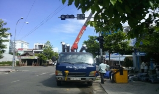 Lắp đặt đèn tín hiệu giao thông ở “điểm đen”