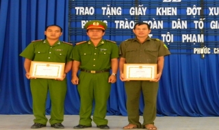 Gò Dầu: Trao giấy khen cho tập thể và cá nhân xuất sắc trong đấu tranh truy bắt tội phạm