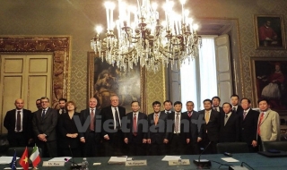 Đoàn Việt Nam tham khảo kinh nghiệm ổn định tiền tệ từ Italy