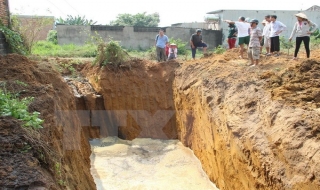 Đồng Nai bắt quả tang doanh nghiệp chôn bùn rác gần khu dân cư