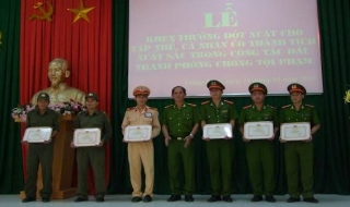 Khen thưởng đột xuất Công an huyện Trảng Bàng