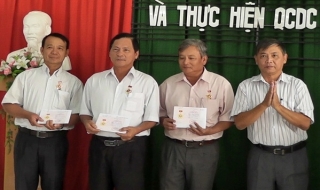 Thành phố Tây Ninh: Trao kỷ niệm chương “Vì sự nghiệp dân vận” cho 3 cá nhân