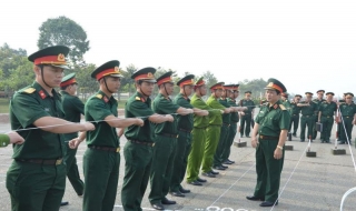 Phó Tổng tham mưu trưởng QĐND Việt Nam làm việc tại Sư đoàn 5