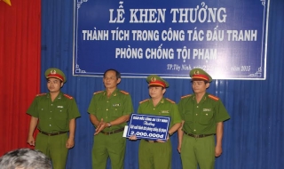 CATN: Khen thưởng cá nhân xuất sắc trong đợt cao điểm tấn công trấn áp tội phạm