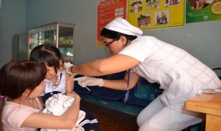 Châu Thành: Gần 30 ngàn trẻ được  tiêm vắc xin sởi – rubella