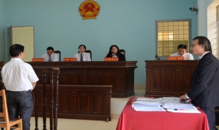 Một phiên toà có nhiều tranh cãi