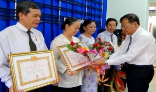 Thành phố Tây Ninh: Trao huy hiệu Đảng cho đảng viên