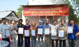 Huyện Tân Châu: Bàn giao nhà đại đoàn kết cho hộ nghèo
