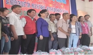 Lãnh đạo TP.HCM tặng quà tết cho người dân huyện Trảng Bàng