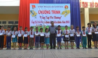 Huyện đoàn Tân Châu: Nhiều hoạt động chăm lo tết cho trẻ em nghèo
