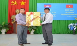 Tân Châu họp mặt xuân Ất Mùi với Huyện Memot