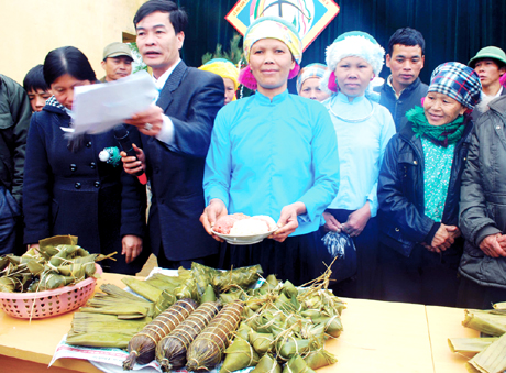 Bánh chưng dài, bánh cốc mò, xôi ngũ sắc là các món ẩm thực không thể thiếu của người Sán Chỉ ở xã Đại Thành (Tiên Yên) vào dịp tết.