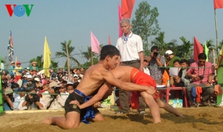 Làng Sình khai hội vật đầu năm
