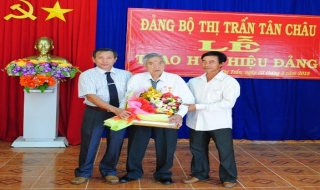Tân Châu: Trao tặng huy hiệu 55 năm tuổi đảng