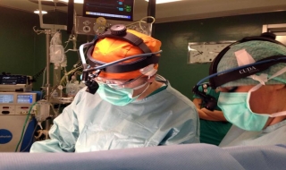 Italy ứng dụng kính thông minh Google Glass trong phẫu thuật
