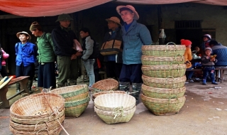 Mộc mạc chợ phiên Án Lại