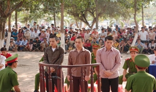Án mạng chỉ vì… tính năng đèn pin