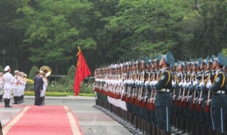 Long trọng lễ đón Thủ tướng Nga Medvedev