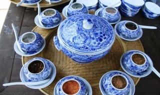 Cầu kỳ cơm muối Huế