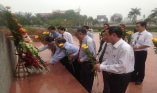 Dâng hương kỷ niệm 108 năm ngày sinh Tổng Bí thư Lê Duẩn