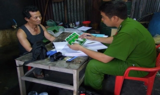 Phát hiện một cơ sở pha chế, buôn bán nhớt giả