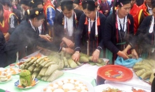 Đến Yên Bái thưởng thức bánh chưng gù độc đáo của người Dao đỏ
