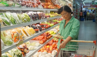 Mùa nắng nóng - thực phẩm giải nhiệt tăng giá