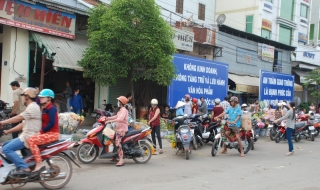 Cần chấn chỉnh tình trạng buôn bán tràn lan