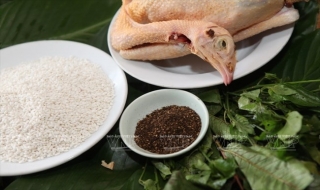 Về Mai Châu thưởng thức món xôi tím gà nướng mắc khén