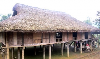 Người Tày ở Mường Bo dựng nhà như ý