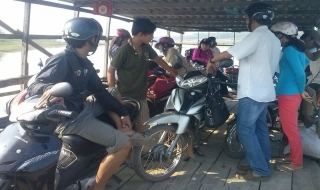 Nguy hiểm từ những chuyến đò ngang ở Tân Châu