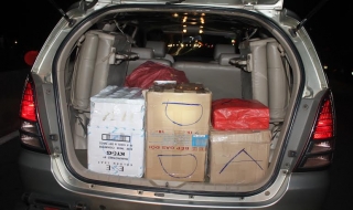 Tạm giữ 4 đối tượng mua bán, vận chuyển thuốc lá ngoại nhập lậu