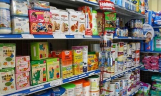 Từ 10-5, giá sữa bán lẻ đồng loạt giảm