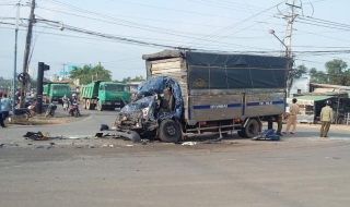 Xe tải va chạm, tài xế tử vong