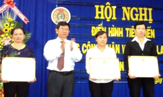 Tân Châu: Biểu dương công nhân, viên chức, lao động điển hình tiên tiến