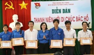 Huyện đoàn Châu Thành: Trao giải cho cuộc thi Sưu tầm ảnh Bác