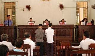 Huỷ toàn bộ bản án sơ thẩm