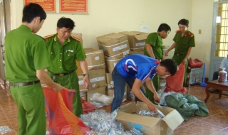 Gò Dầu: Tiêu huỷ 25 thùng xí muội nhập lậu