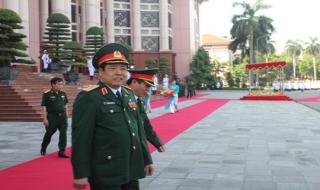 Cận cảnh Bộ trưởng Phùng Quang Thanh đón Bộ trưởng Quốc phòng Mỹ