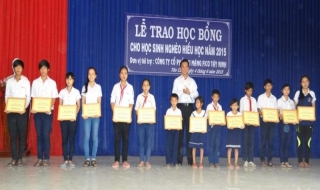 Công ty CP xi măng FiCo Tây Ninh: Trao học bổng cho học sinh nghèo huyện Tân Châu