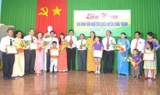 Châu Thành: Biểu dương và khen thưởng 12 gia đình văn hoá tiêu biểu